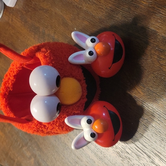 Sesame Street Other - Mini Elmo Easter basket w/2 fillable "eggs"